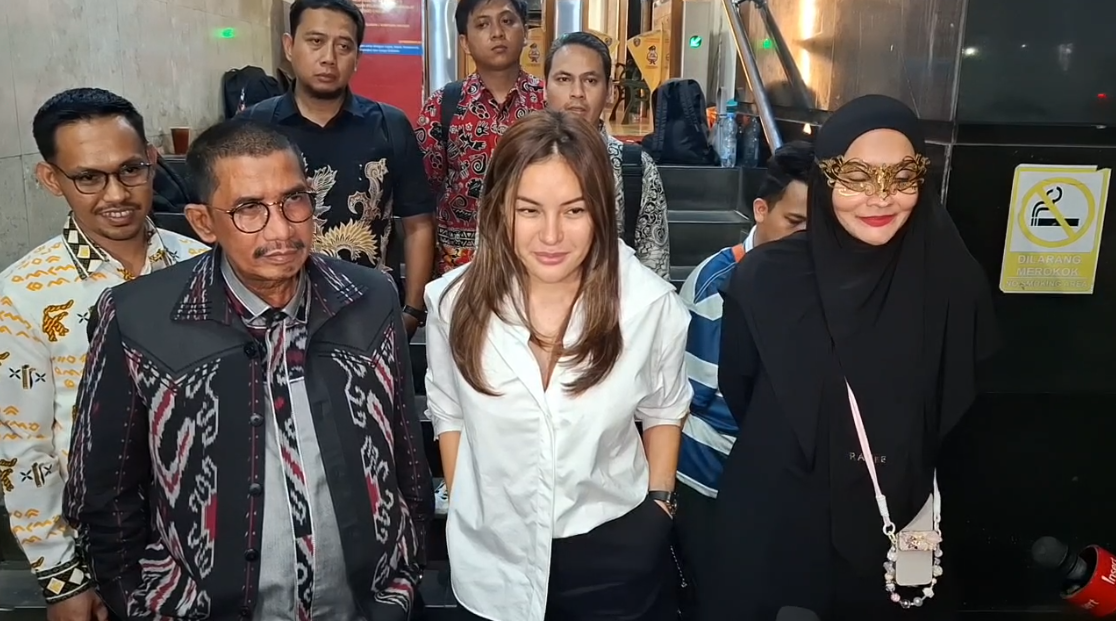 Dicecar 58 Pertanyaan, Nikita Mirzani: “Saya Tidak Memeras!”
