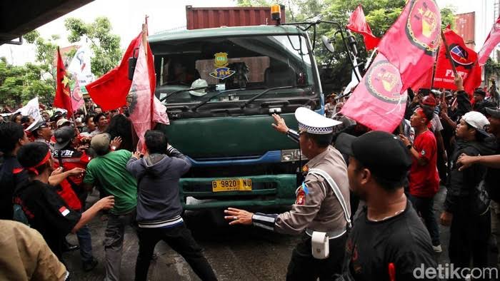 Sopir Truk Demo Pelabuhan Marak Pungli & Kriminalitas, Pak Polisi Tindak Dong