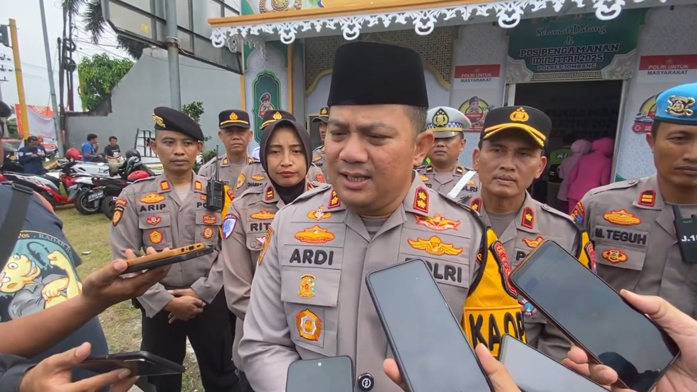 Satlantas Polres Jombang Sediakan Pos Pelayanan Bernuansa Padang Pasir untuk Pemudik Kapolres Jombang, AKBP Ardi Kurniawan