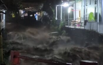 BREAKING NEWS! Kawasan Puncak Banjir Bandang, Longsor, Jembatan dan Akses Jalan Terputus