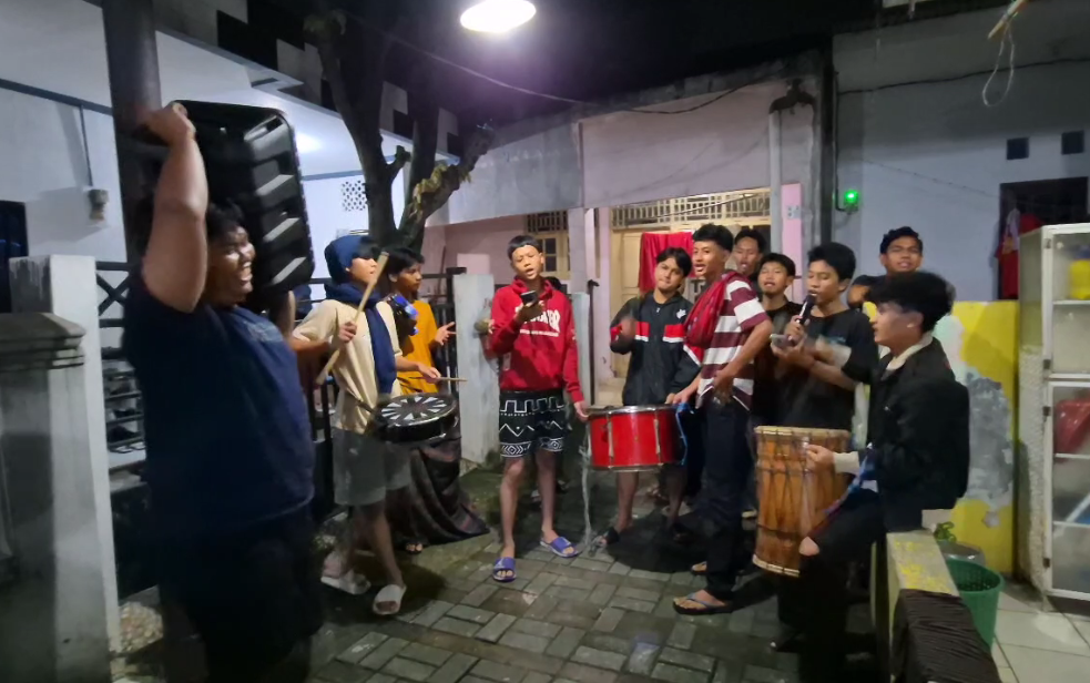 Remaja Cilangkap Meriahkan Sahur dengan Tabuhan Marching Band
