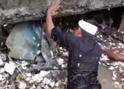 Gubernur Jabar Dedi Mulyadi Terjun Langsung ke Sungai 
