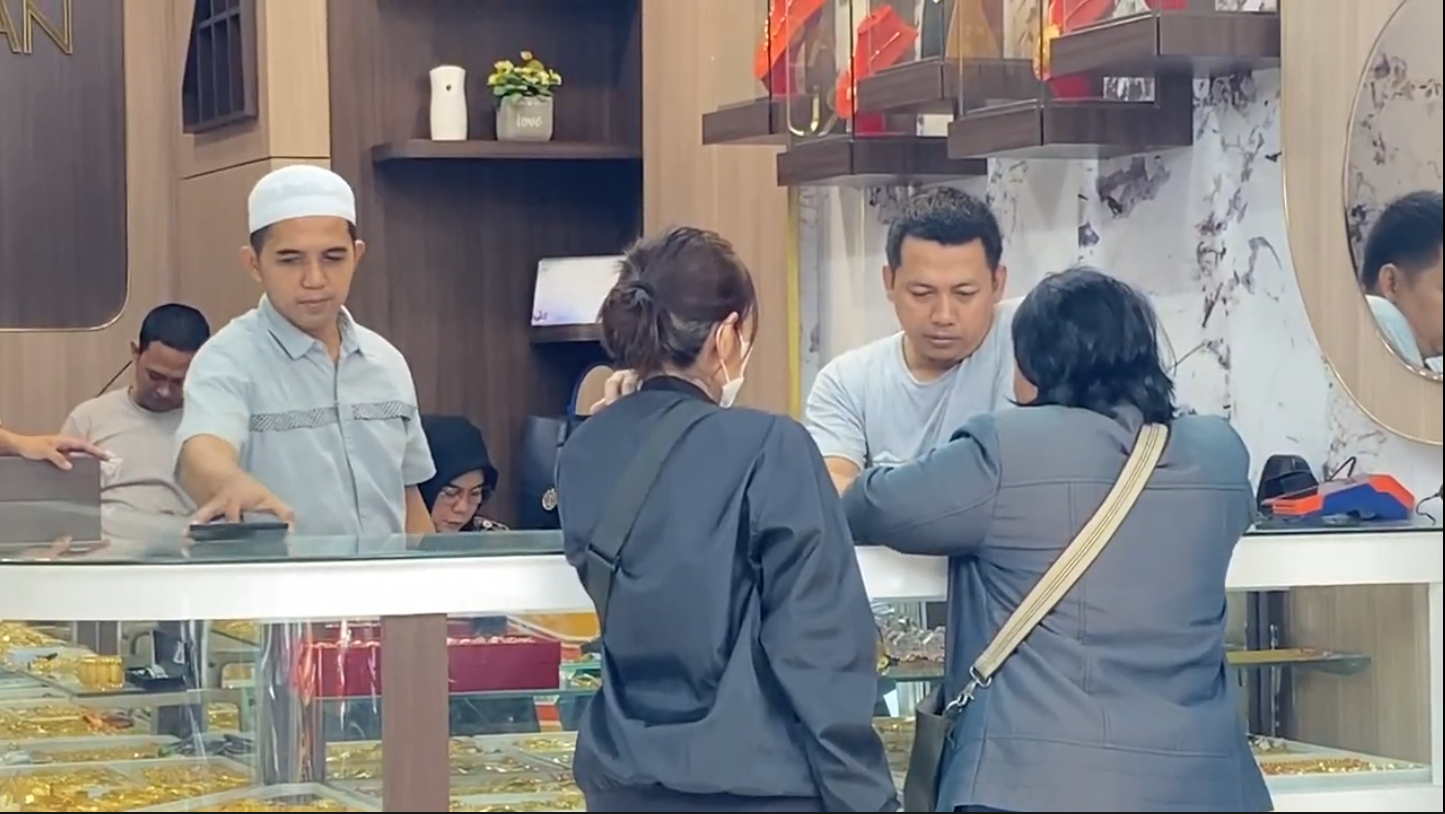 Suasana Pasar Niaga Martapura, Kabupaten Banjar, Kalimantan Selatan