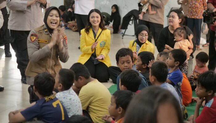 Polri Gandeng Mahasiswa Beri Trauma Healing ke Korban Banjir Ciliwung