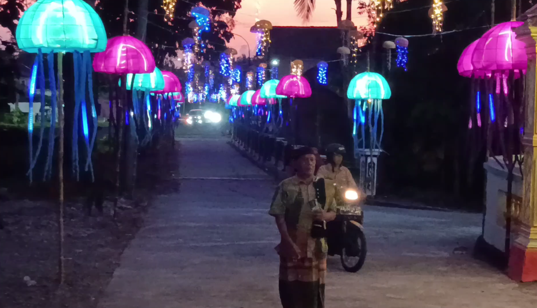 Kreativitas Warga Kulon Progo: Lampion Ubur-Ubur Meriahkan Ramadan di Masjid Al-Fatah