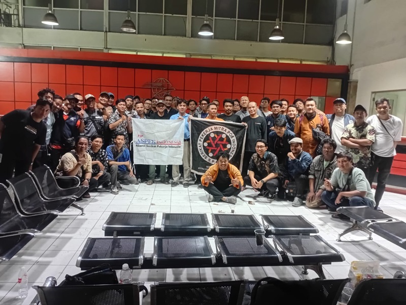 Pekerja PT POS Indonesia di Bandung