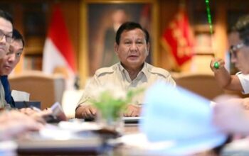 Presiden dalam rapat kerja di hmblg dok istw