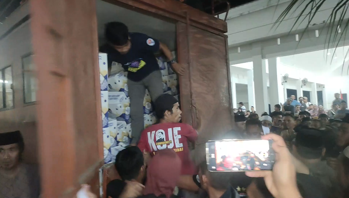 Pembagian Ribuan Paket Sembako di Polewali Mandar Diwarnai Kericuhan