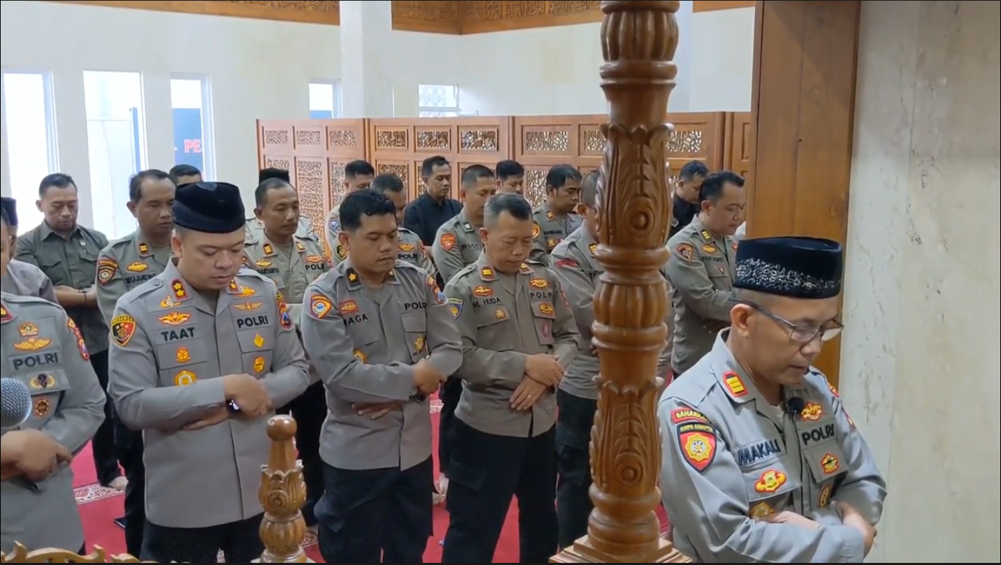 Polres Tulungagung Gelar Salat Gaib dan Doa Bersama untuk Anggota Polri yang Gugur di Lampung