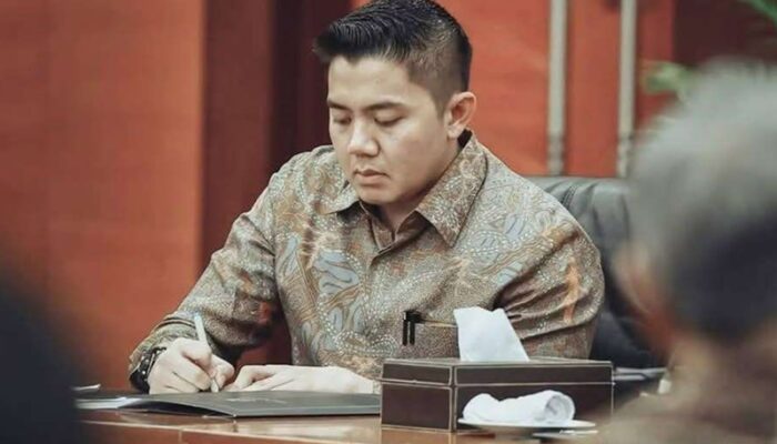 Diskusi di Ruang Publik Makin Liar Gegara Ucapan Teddy Soal Helikopter Pribadi Presiden