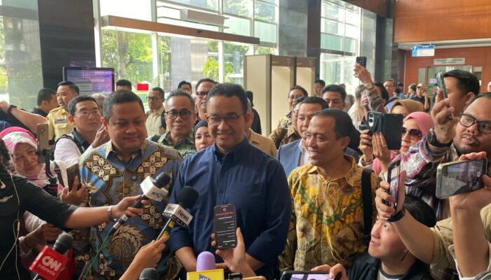 Sidang Perdana Korupsi Tom Lembong Dihadiri Anies