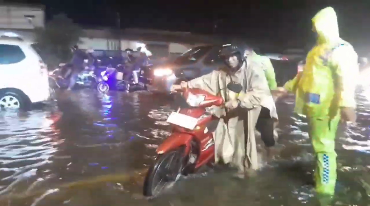 Banjir Rob di Jalur Pantura Demak