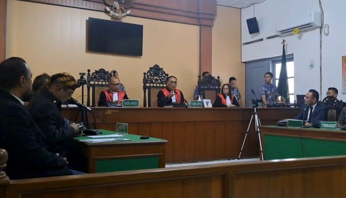 Suhu Politik Merangkak Naik Ditengah Sidang Ijazah Jokowi Dimulai