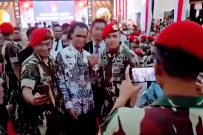 Viral Foto Hercules dengan Kopassus