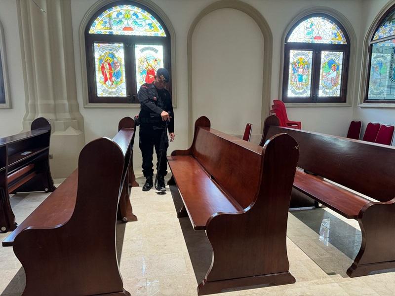 Brimob Sedang Cek Pengamanan Gereja Katedral di Kota Makassar Jelang Paskah