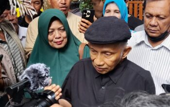 Geruduk UGM, Amien Rais Hingga Roy Suryo Pertanyakan Keaslian Ijazah Jokowi