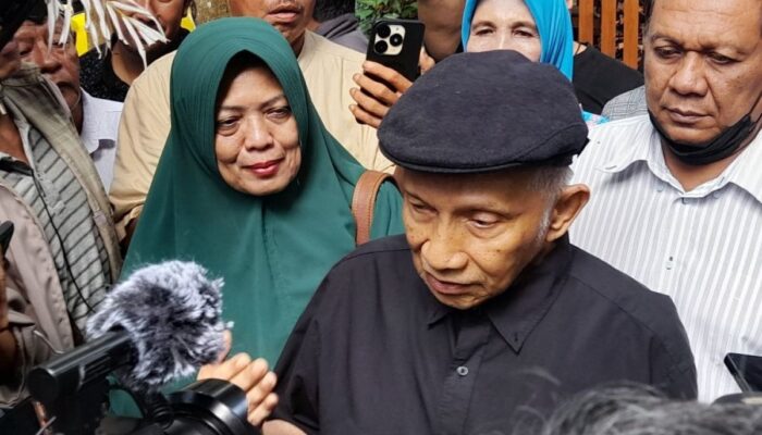 Geruduk UGM, Amien Rais Hingga Roy Suryo Pertanyakan Keaslian Ijazah Jokowi