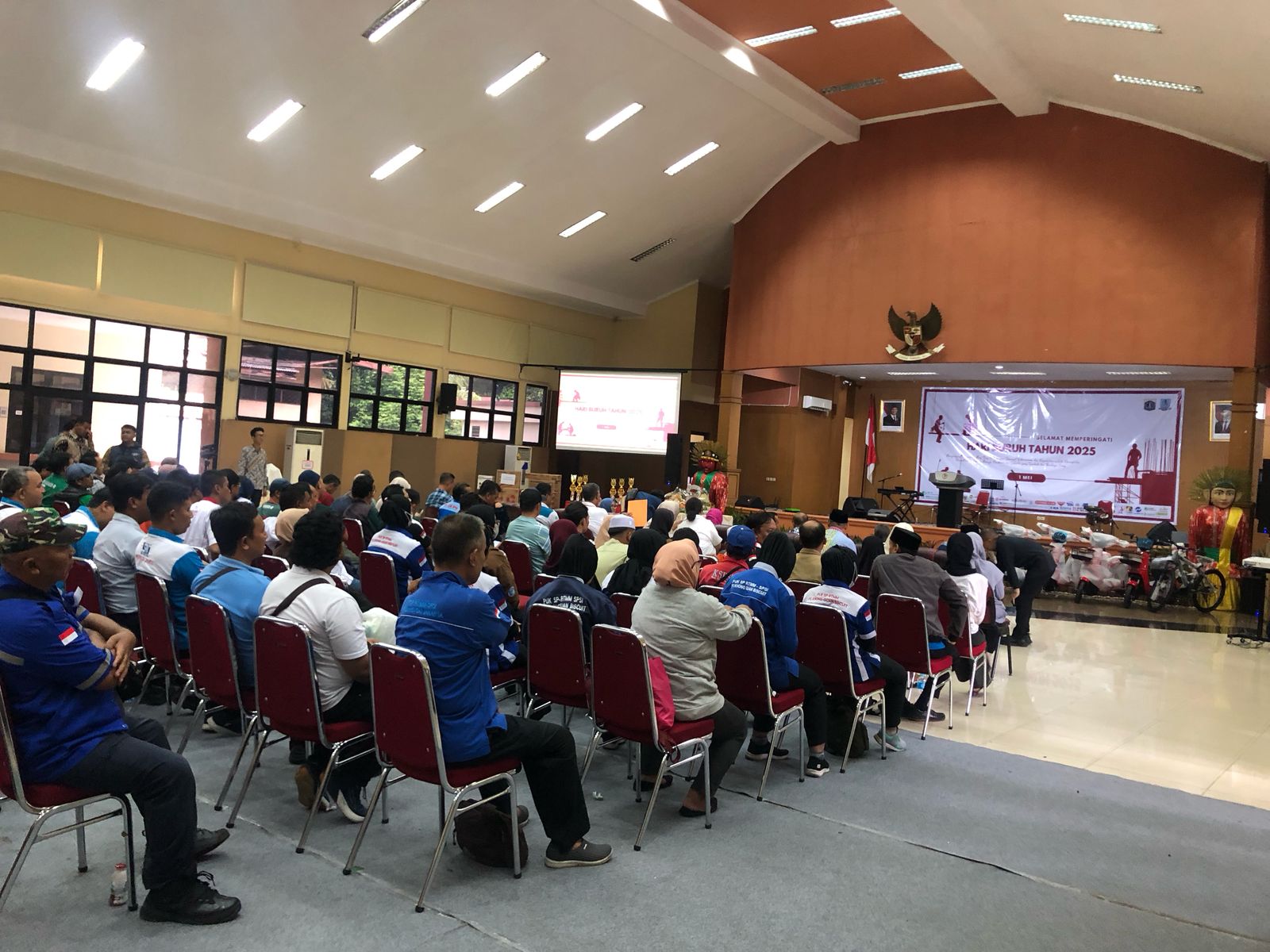 Meriah dan Penuh Kebersamaan, Semarak Peringatan May Day 2025 Jakarta Timur
