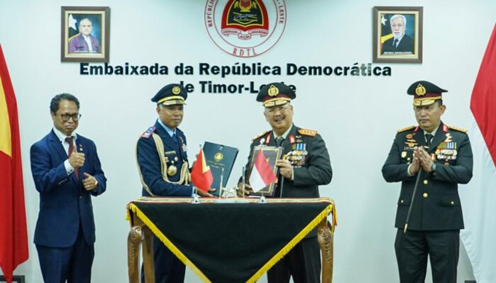 Kalemdiklat Polri Terima Penghargaan Order of Timor Leste atas Kontribusi dalam Pembangunan Demokrasi dan Perdamaian