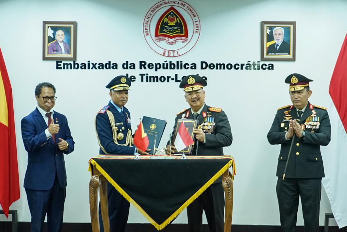Kalemdiklat Polri Terima Penghargaan Order of Timor Leste atas Kontribusi dalam Pembangunan Demokrasi dan Perdamaian