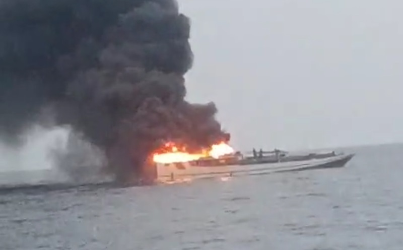Kapal Terbakar di Sumenep