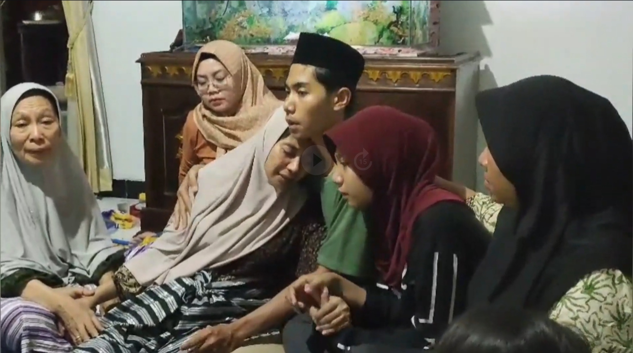 Polisi Amankan Tiga Pemuda Terkait Kasus Penikaman Aipda Fajar Iwu di Buton KELUARGA AIPDA FAJAR IWU DI KAB. BUTON