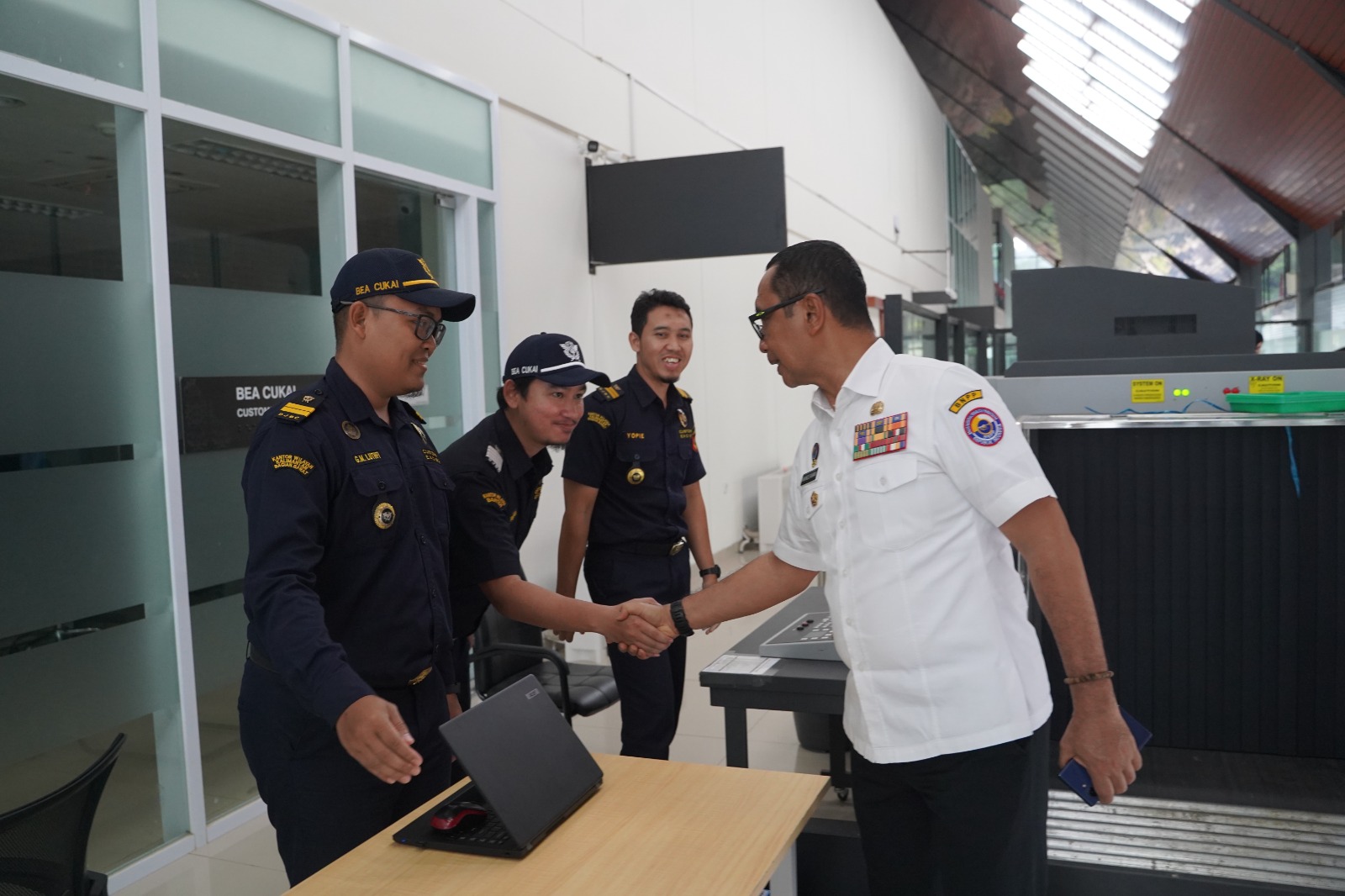 Aksi Langsung Komjen Makhruzi: Tingkatkan Pelayanan Perbatasan Saat Mudik Sekretaris BNPP-RI Pantau Langsung Arus Balik Lebaran