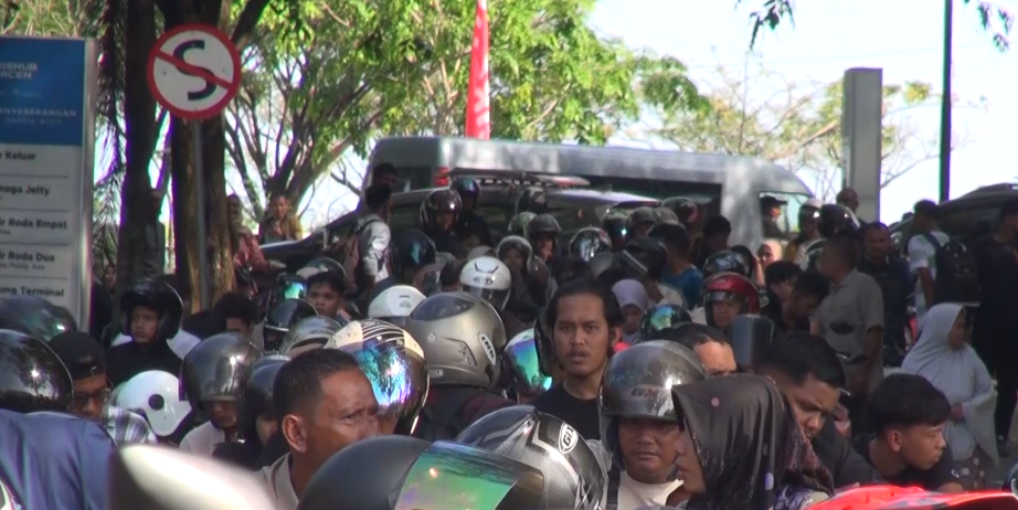 Lautan Menuju Sabang, Antrean Panjang di Pelabuhan Ulee Lheu