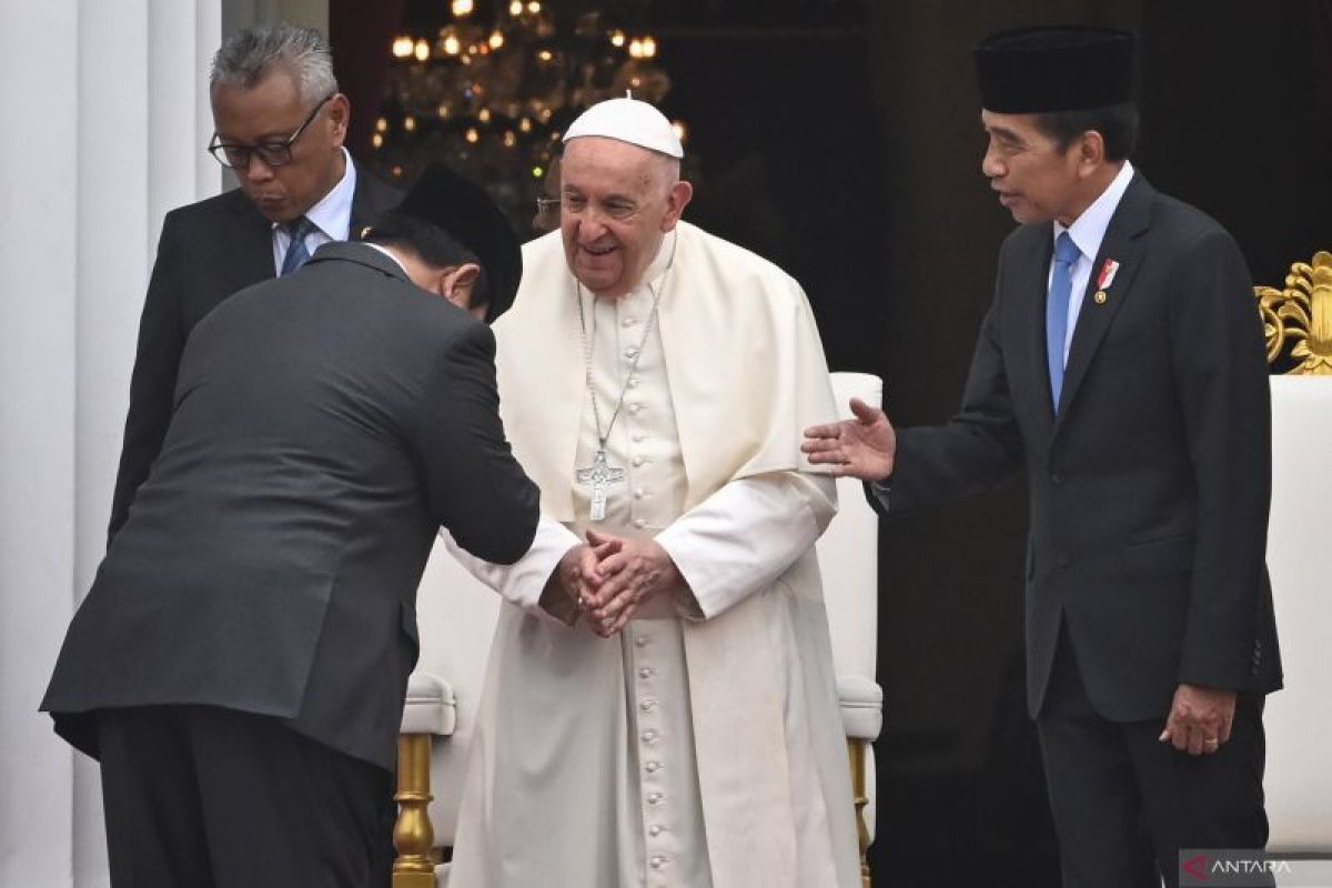 Prabowo Paus dan Jokowi