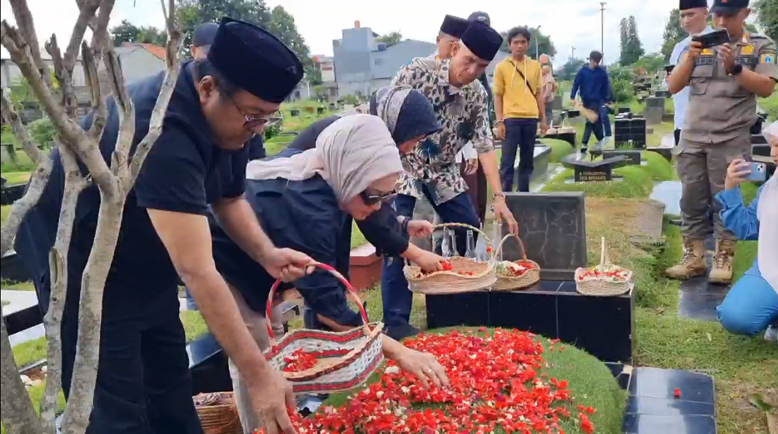 Rano Karno Jaga Tradisi Ziarah Tahunan di Tengah Kesibukan sebagai Pejabat Publik