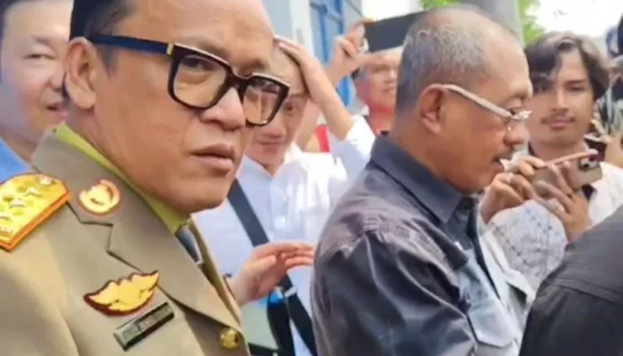 Sentoso Seal Tega Potong Gaji Karyawan bila Salat Jumat, Wamenaker: Biadab!