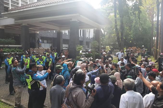 TPUA Demo UGM Tanyakan Keaslian Ijazah Jokowi, Hercules Pasang Badan: Mereka Bikin Gaduh