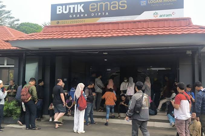 Harga Meroket, Dalam Negeri Fenomena Borong Emas