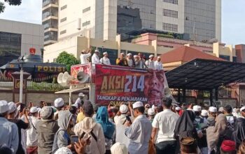 Ratusan Massa GEMA PEKA Gelar Aksi Unjuk Rasa di Depan Mabes Polri Tuntut Penangkapan Fuad Plered
