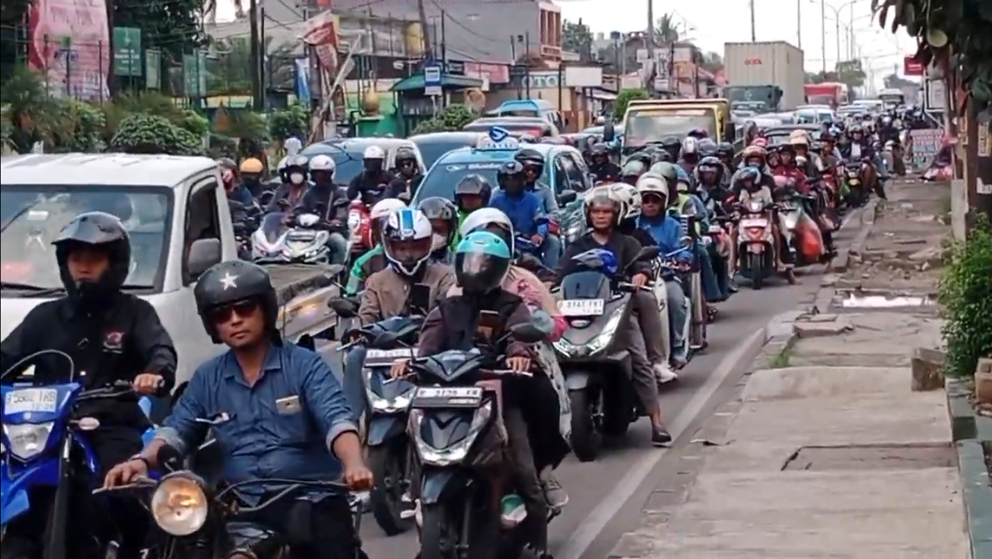 Libur Lebaran Usai, Jalur Pantura Tambun Dipadati Ribuan Pemudik