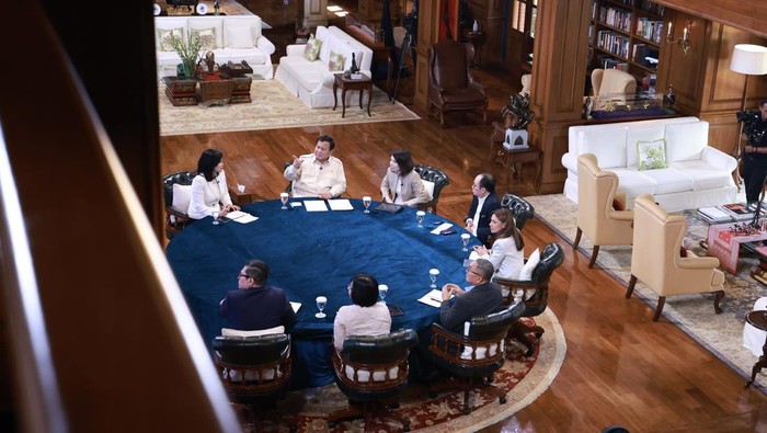 Presiden Prabowo Ngobrol Bareng 7 Jurnalis Senior, Bahas Beragam Isu