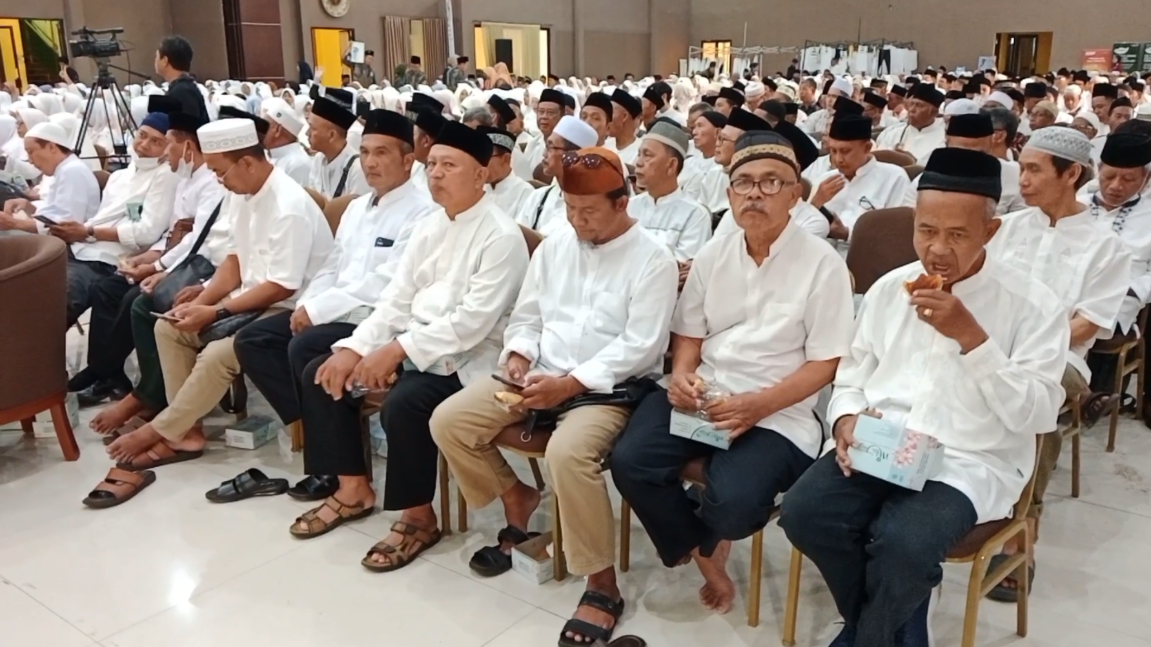 Kemenag Surabaya Gelar Manasik Massal: Jemaah Siap Berangkat Mei 2025 Jemaah Calon Haji Surabaya, Jawa Timur