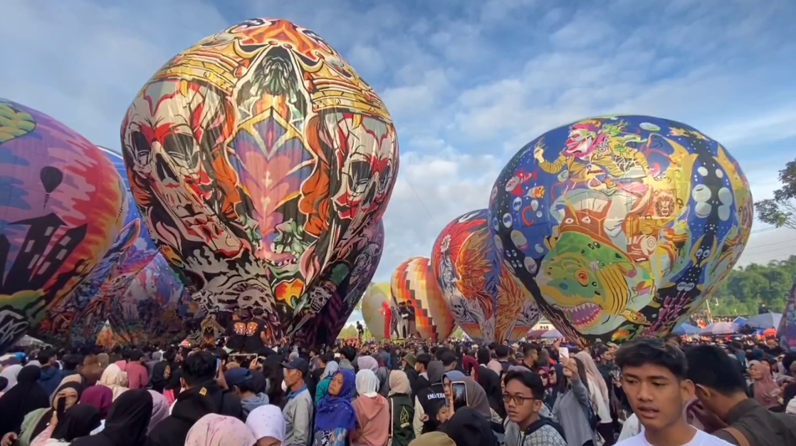 Warna-warni Langit Wonosobo: Magnet Wisatawan yang Mendunia Warna-warni Langit Wonosobo Magnet Wisatawan yang Mendunia