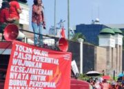 Massa Buruh Mulai Berdatangan Untuk Aksi Hari Buruh di Depan Gedung DPR