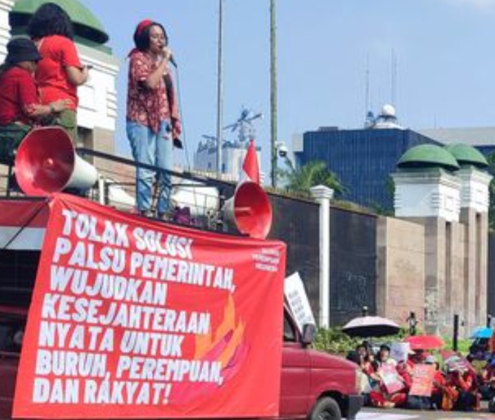 Massa Buruh Mulai Berdatangan Untuk Aksi Hari Buruh di Depan Gedung DPR
