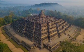 Pemasangan Stair Lift di Candi Borobudur Tuai Kontroversi