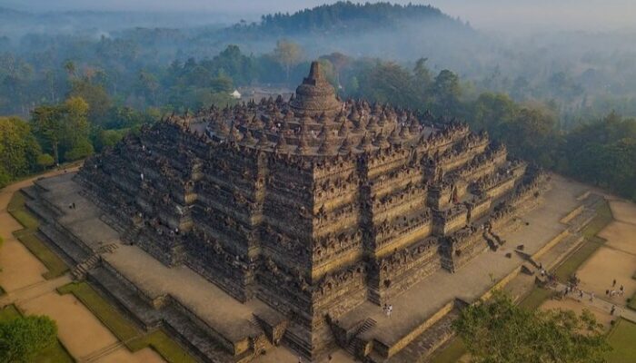 Pemasangan Stair Lift di Candi Borobudur Tuai Kontroversi