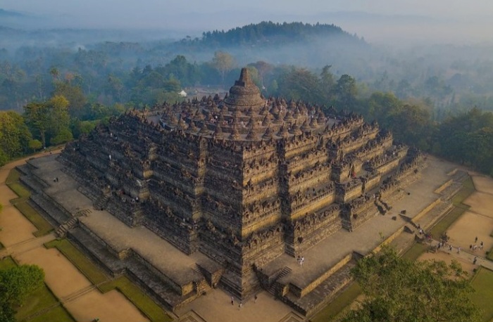 Pemasangan Stair Lift di Candi Borobudur Tuai Kontroversi