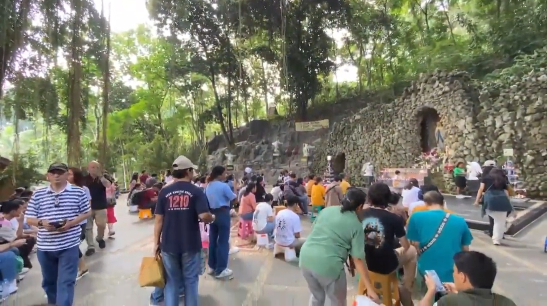 Ratusan Umat Katolik Padati Gua Maria Bukit Kanada di Hari Kenaikan Yesus Kristus