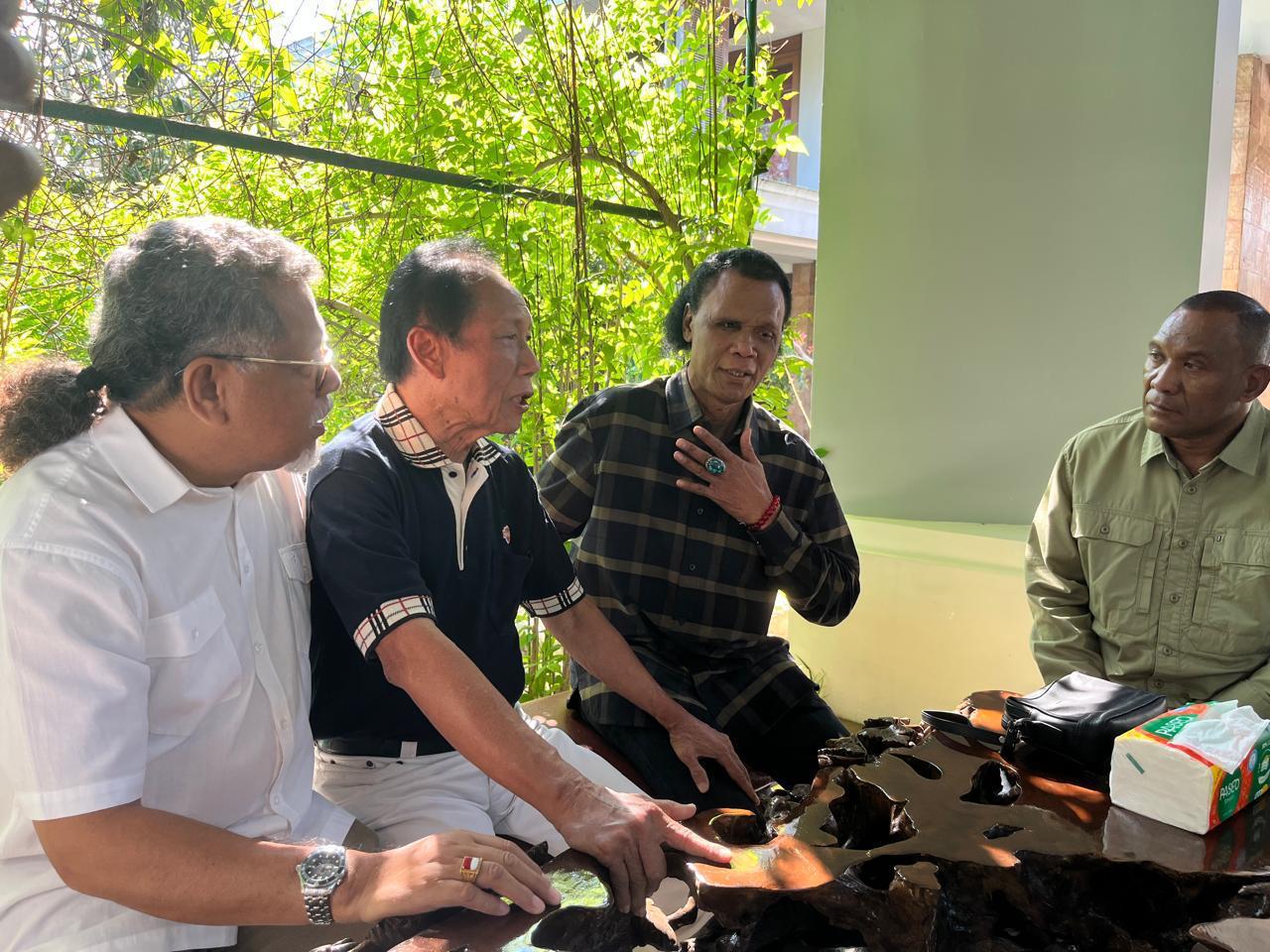 Hercules Datangi Sutiyoso dan Minta Maaf Secara Adat Timor