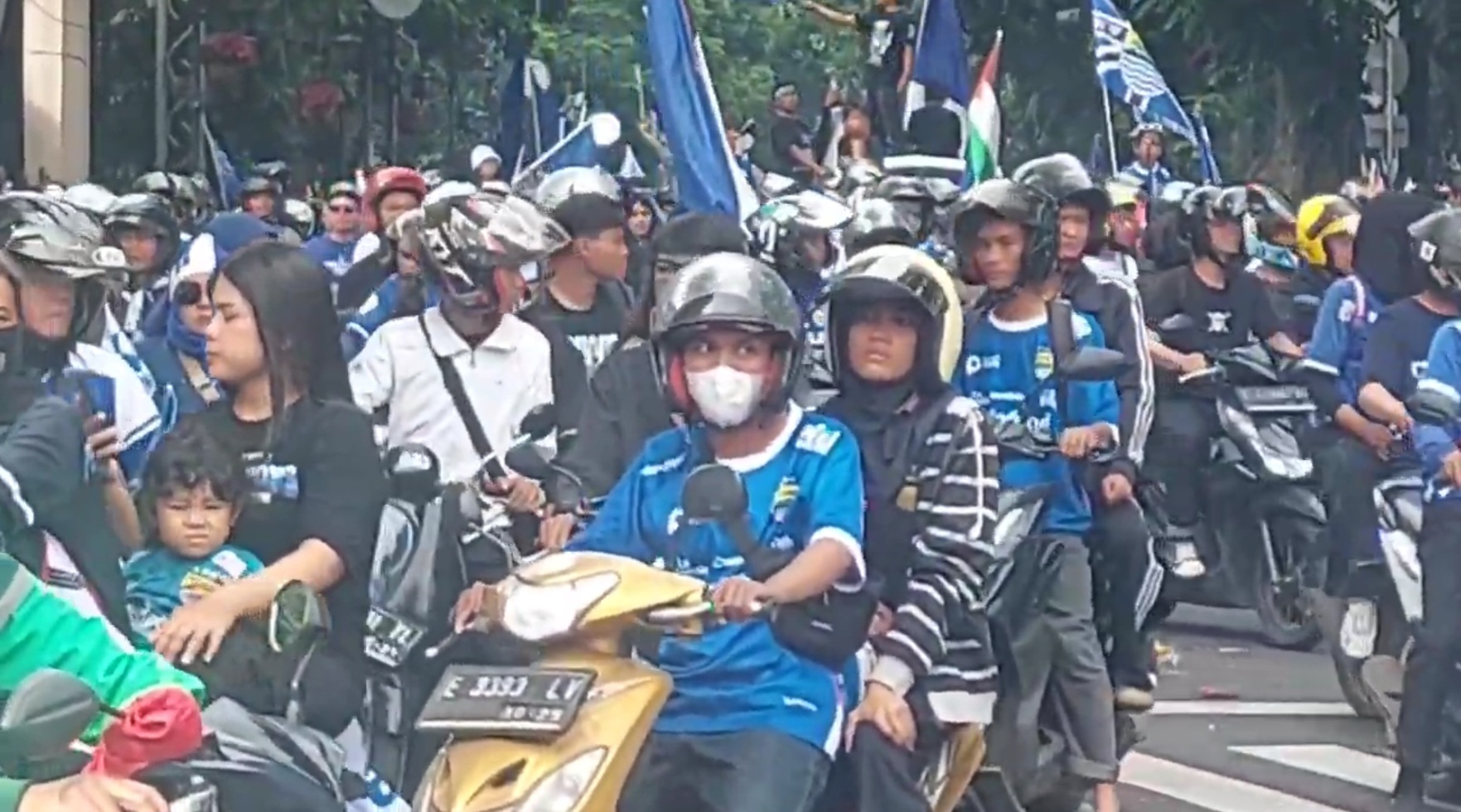 Euforia Juara, Ribuan Personel Gabungan Amankan Konvoi Persib Bandung
