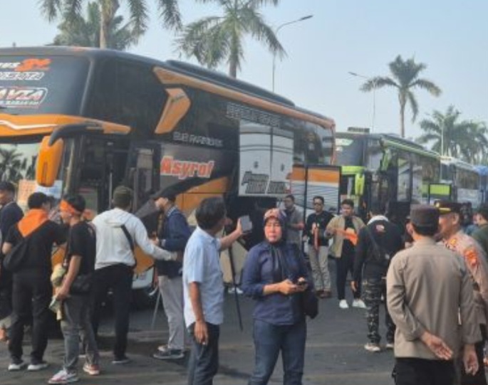 25 Ribu Buruh Berangkat Dari Cikarang Ikut Serta Peringatan May Day 2025 di Monas