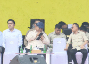 Dapat Curhatan Pimpinan Buruh, Prabowo Langsung Catat di Notebooknya