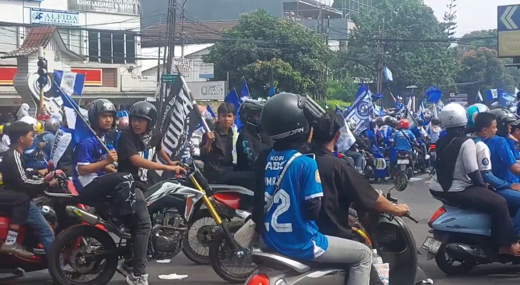 Euforia Juara, Ribuan Personel Gabungan Amankan Konvoi Persib Bandung