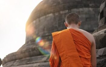 Waisak 2025: Ratusan Umat Buddha Gelar Doa Bersama di Candi Borobudur